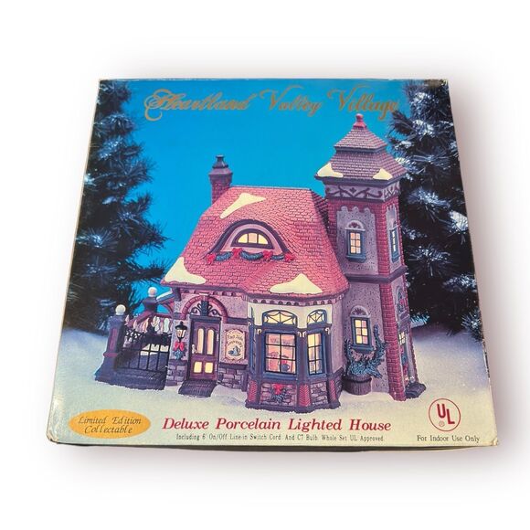 Heartland‎ Valley Village East Side Souvenirs Porcelain Lighted Shop 2001 - Picture 1 of 12